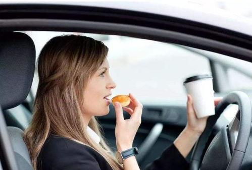 吃瓜女子开车自慰,女子驾车途中自慰引发车祸